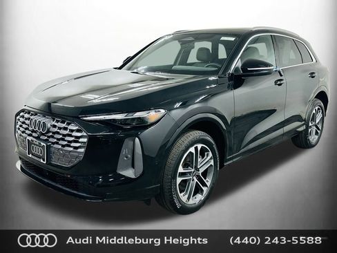 Certified 2025 Audi Q5 Premium w/ Convenience Package image 3