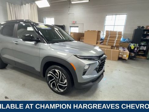 Used 2025 Chevrolet TrailBlazer RS w/ Convenience Package AWD/4WD image 2