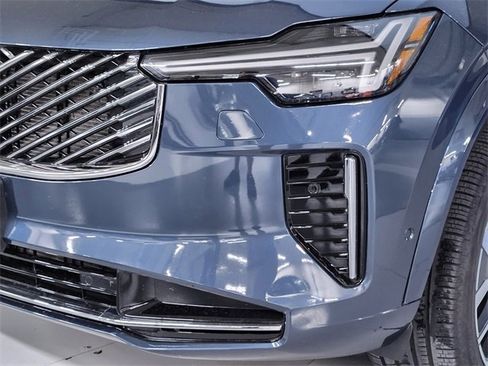 Used 2025 Volvo XC90 B5 Plus image 12