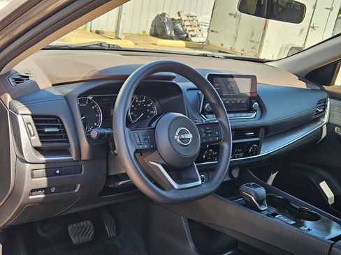 Used 2023 Nissan Rogue SV FWD image 11