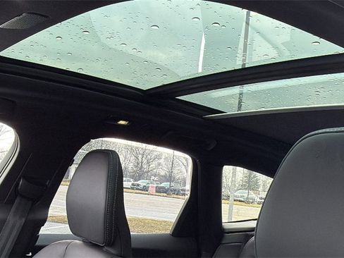 Certified 2024 Volvo XC60 B5 Ultimate w/ Climate Package image 22