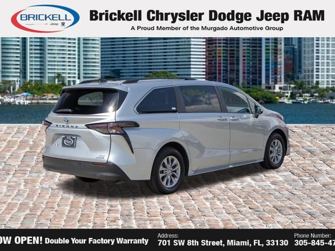 Used 2024 Toyota Sienna XLE FWD image 5
