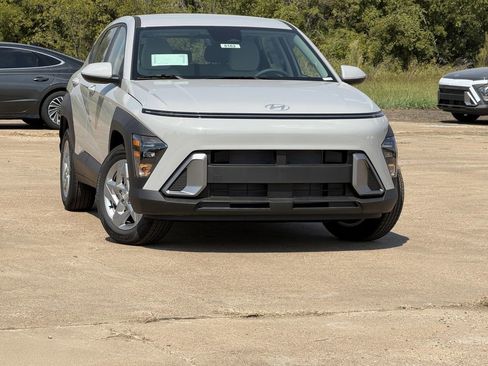 New 2026 Hyundai Kona SE image 2