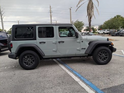 Used 2024 Jeep Wrangler Unlimited Sport AWD/4WD image 7