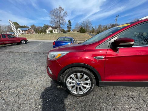 Used 2017 Ford Escape Titanium image 2