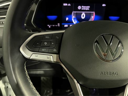 Used 2022 Volkswagen Tiguan SE w/ Panoramic Sunroof Package image 19