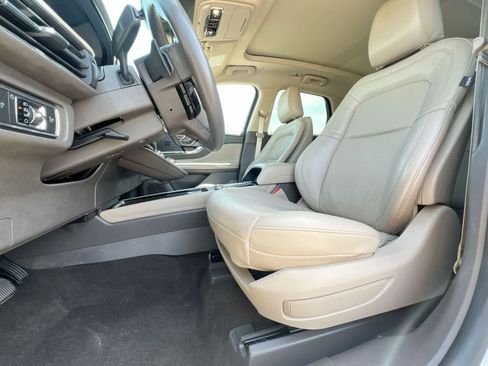 Used 2021 Lincoln Corsair AWD w/ Premium Package image 16