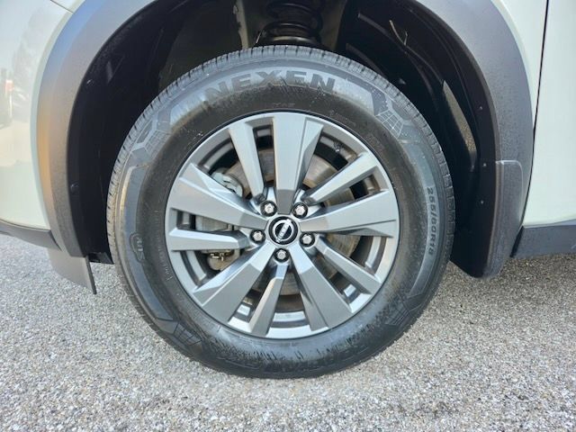 Used 2023 Nissan Pathfinder SV AWD/4WD image 30