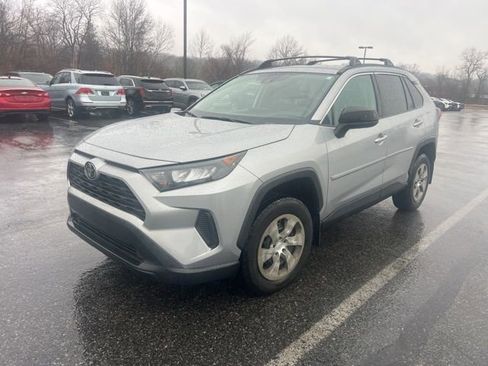 Used 2019 Toyota RAV4 LE image 4