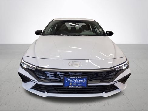 Used 2025 Hyundai Elantra Sport FWD image 3