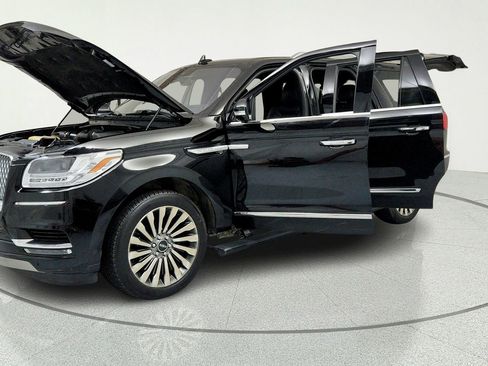 Used 2018 Lincoln Navigator L Reserve w/ Technology Package AWD/4WD image 9