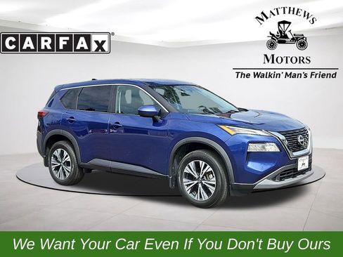 Used 2023 Nissan Rogue SV image 1