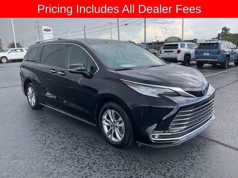 Used 2023 Toyota Sienna Limited FWD image 23