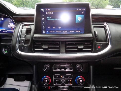 Used 2022 Chevrolet Suburban LT w/ LT Signature Plus Package AWD/4WD image 14