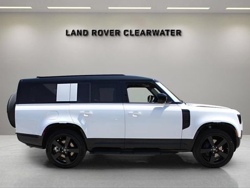 Used 2025 Land Rover Defender 130 X-Dynamic SE AWD/4WD image 6