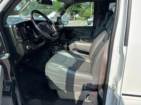Used 2024 Chevrolet Express 2500 Extended RWD image 7