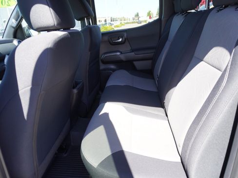 Used 2021 Toyota Tacoma TRD Sport w/ Technology Package AWD/4WD image 15