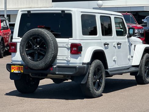 Used 2022 Jeep Wrangler Unlimited Sahara AWD/4WD image 4