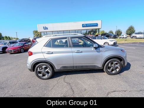 Used 2024 Hyundai Venue SEL image 8