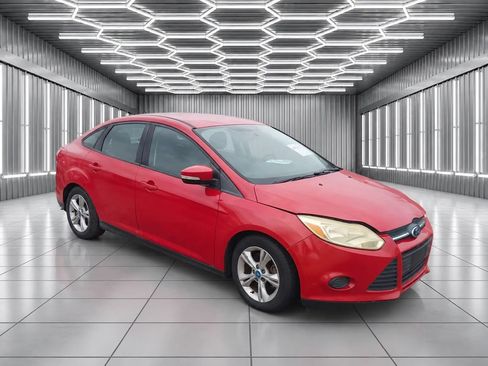 Used 2014 Ford Focus SE FWD image 2