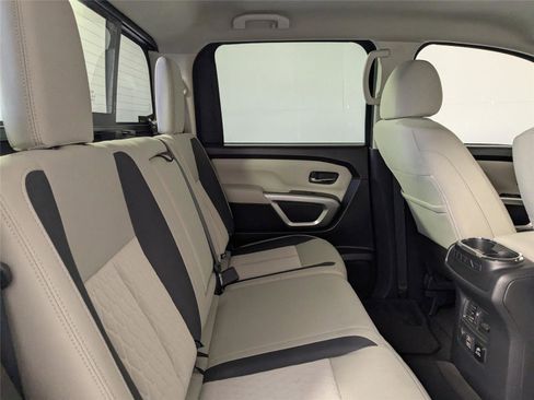 Used 2021 Nissan Titan SV w/ SV Convenience Package image 22