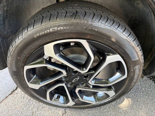 Used 2025 Chevrolet Trax RS w/ Sunroof Package FWD image 17