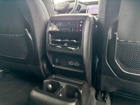 Used 2024 Jeep Grand Cherokee L Limited w/ Luxury Tech Group II AWD/4WD image 15