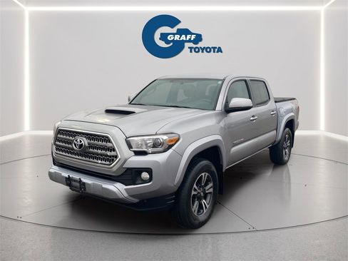Used 2017 Toyota Tacoma TRD Sport image 10