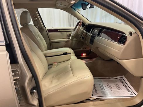 Used 2007 Lincoln Town Car Signature Limited RWD image 27