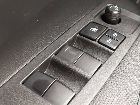 Used 2021 Toyota Corolla LE w/ Carpet Mat Package (TMS) FWD image 19