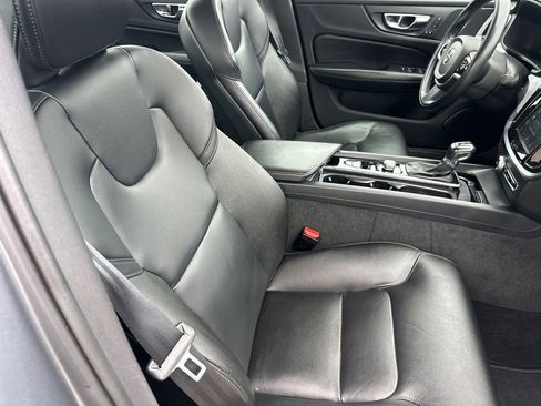 Used 2019 Volvo S60 T6 Momentum w/ Premium Package image 13