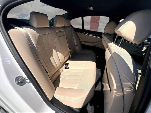 Used 2021 BMW 530e w/ Convenience Package image 25