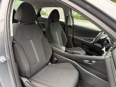 Used 2025 Hyundai Elantra SE w/ Cargo Package FWD image 29