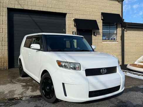 Used 2010 Scion xB image 1