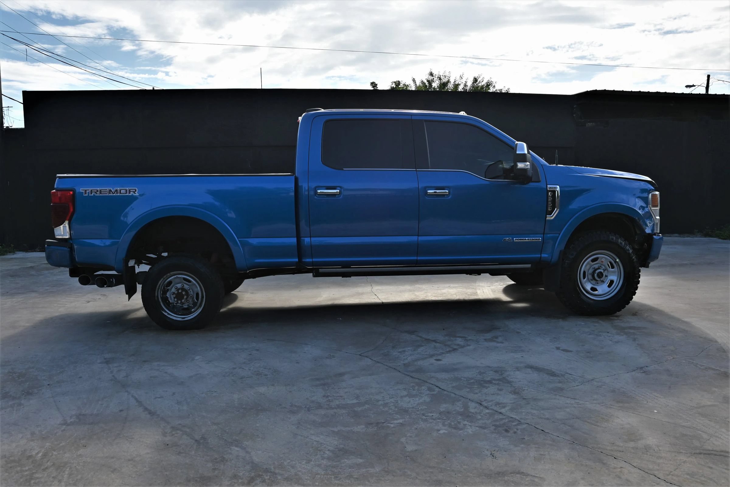 Used 2021 Ford F250 Platinum w/ Tremor Off-Road Package AWD/4WD image 6