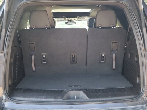 Used 2023 GMC Yukon SLT AWD/4WD image 25