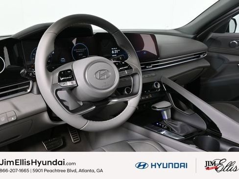 Certified 2025 Hyundai Elantra SEL image 15