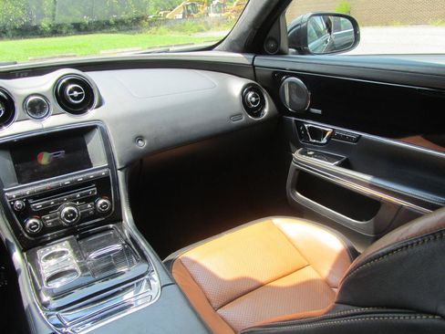 Used 2014 Jaguar XJ R LWB RWD image 14