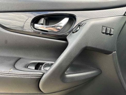 Used 2020 Nissan Rogue SL image 11