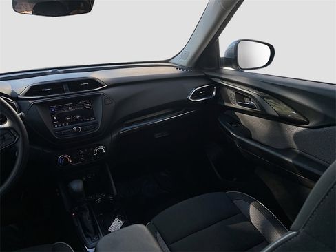 Used 2022 Chevrolet TrailBlazer LT w/ LPO, Blackout Package image 23