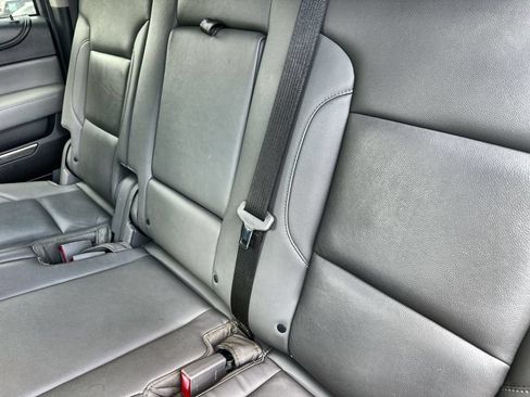 Used 2018 Chevrolet Suburban LT RWD image 18