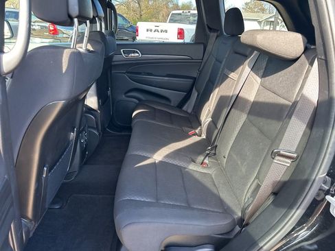 Used 2022 Jeep Grand Cherokee Laredo E image 12