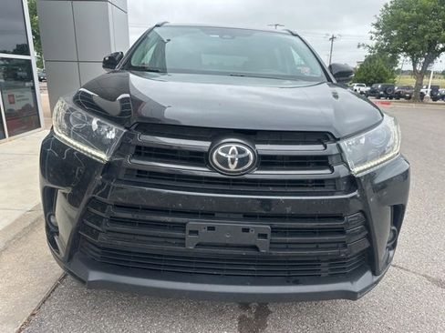 Used 2019 Toyota Highlander SE AWD/4WD image 2