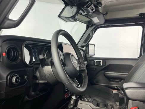 Used 2025 Jeep Wrangler Unlimited Rubicon AWD/4WD image 21