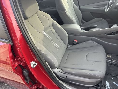 Used 2024 Hyundai Elantra SEL image 25