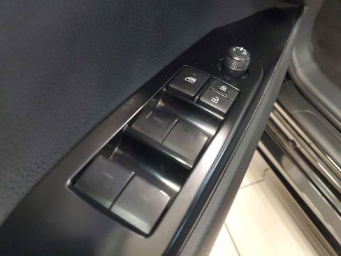 Used 2025 Toyota Camry SE image 18