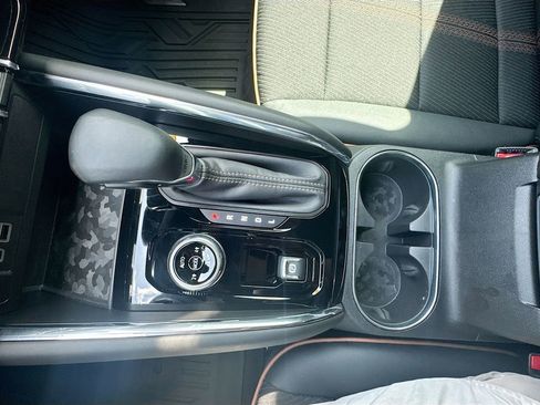 Used 2024 GMC Canyon AT4 w/ Technology Package image 25