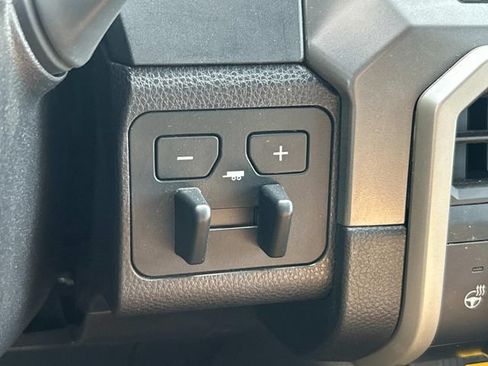 Used 2024 Toyota Tacoma TRD Sport AWD/4WD image 33