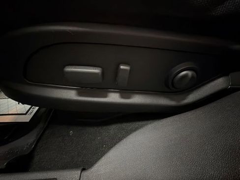 Used 2014 GMC Acadia SLE image 12