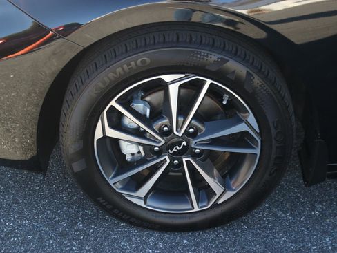 Used 2023 Kia Forte LXS w/ LXS Technology Package image 32